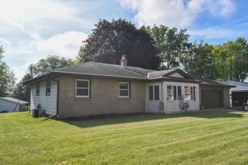 917 St Helena Rd, Horicon, WI 53032-1511