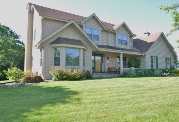 W143N6880 Aspen Dr, Menomonee Falls, WI 53051-0925