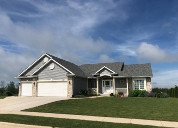 409 Aspen St, Belgium, WI 53004-9658