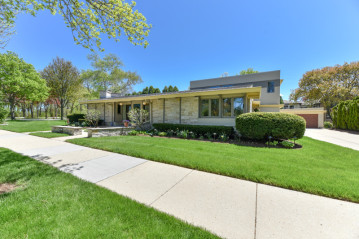 2415 E Kensington Blvd, Shorewood, WI 53211-1251