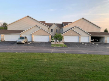 923 Prestwick 5, Waterford, WI 53185