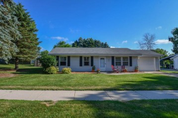 2416 Deerfield Dr, West Bend, WI 53090