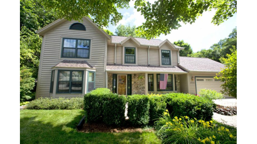 6950 W Wildwood Creek Ct Franklin, WI 53132 by RE/MAX Realty Pros~Milwaukee $363,000