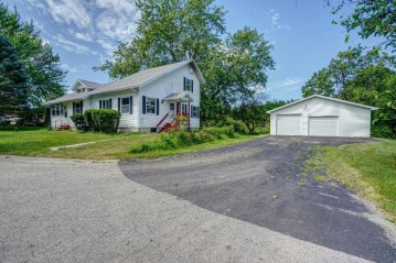 W6839 Washington Ave, Sugar Creek, WI 53121