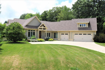 2531 Countryside Dr, Delavan, WI 53115-3776