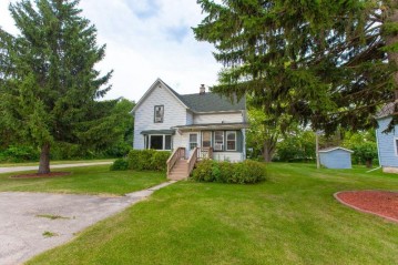 7374 N Lake St, Lannon, WI 53046-9703