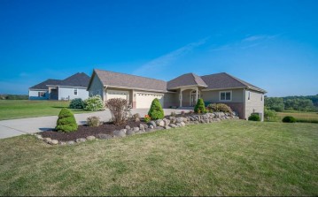 4238 Stoffel Ct, Jackson, WI 53037