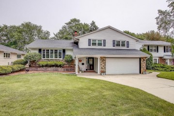 3948 E Whittaker Ave, Cudahy, WI 53110-1247