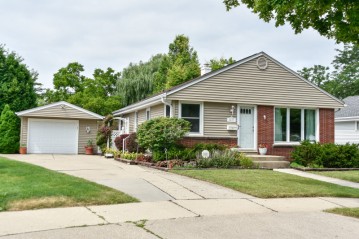 3425 S 54th St, Milwaukee, WI 53219-4426