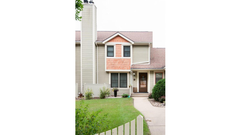 939 Sunset Pl Onalaska, WI 54650 by RE/MAX Results $144,900