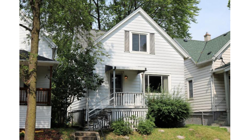 2525 S 34th St Milwaukee, WI 53215 by Parkway Realty, LLC $84,900