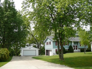 3173 Kettle Moraine Pkwy, Richfield, WI 53033-9648