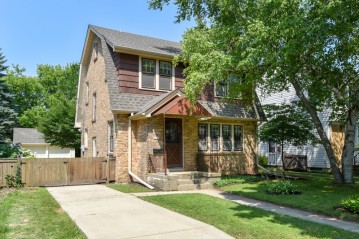 5141 N Idlewild Ave, Whitefish Bay, WI 53217-5654