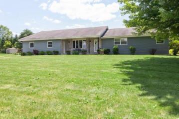 4238 W Hawthorne Dr, Newburg, WI 53090