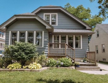 2512 N 71st St, Wauwatosa, WI 53213-1347