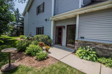 2074 Pine Ridge Ct A, Grafton, WI 53024-3105