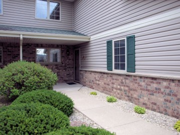 724 Stoney Creek Ct 2, West Bend, WI 53095-7863