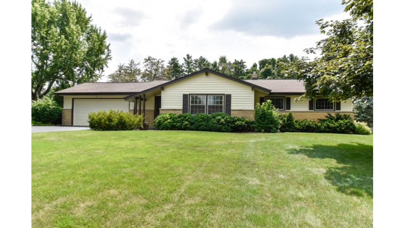 14425 Mildale St Brookfield, WI 53005 by Shorewest Realtors $279,500