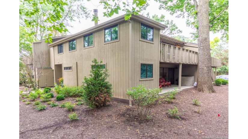 605 Knollwood Cir D Fontana, WI 53125 by Keefe Real Estate, Inc. $469,900