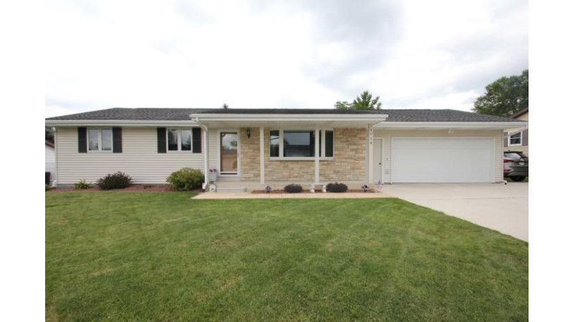 1714 Eisenhower St New Holstein, WI 53061 by Premier Properties Realty, LLC $164,900