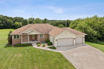 1598 Cedarview Dr, Saint Cloud, WI 53079-1470