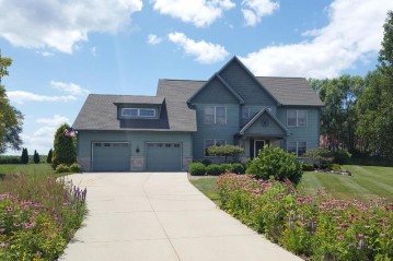 5234 High Ridge Trl, Trenton, WI 53095