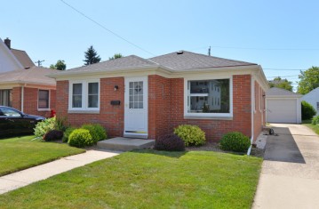 625 Augusta St, Racine, WI 53402-4409