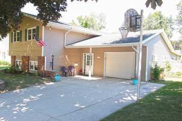 1104 2nd St, Kiel, WI 53042-1132