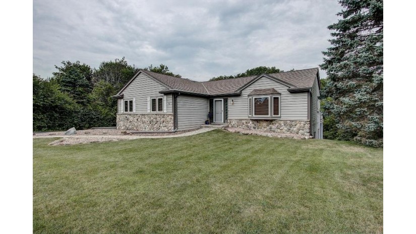 S82W22780 Parkwood Trl Vernon, WI 53103 by J&J Custom Real Estate $324,900