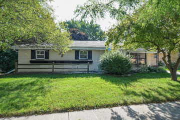 2382 S 93rd St, West Allis, WI 53227-2316