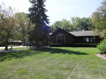 28215 Easy Ln, Waterford, WI 53185-1226