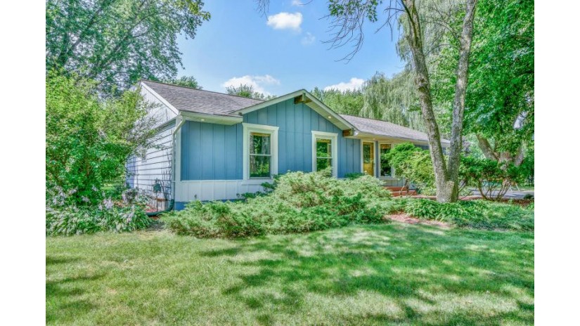 W309S8915 Green Acre Dr Mukwonago, WI 53149 by Buyers Vantage $264,500