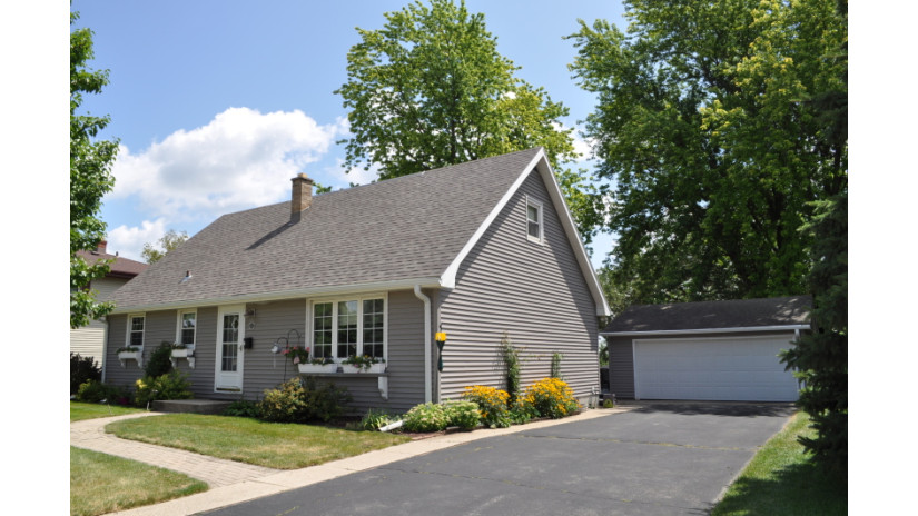 317 Hillside Dr Burlington, WI 53105 by Shorewest Realtors $215,000