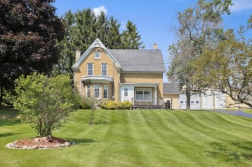 3308 W Highland Rd, Mequon, WI 53097-2313