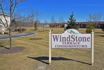 520 Windstone Dr 105, Hartland, WI 53029-1653