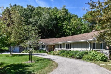 7275 N Beach Dr, Fox Point, WI 53217-3660