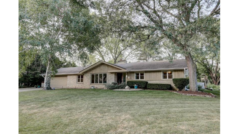 2328 W Apple Tree Rd Glendale, WI 53209 by First Weber Inc -NPW $334,900