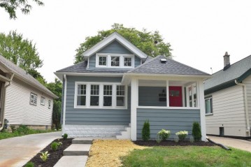 8327 Stickney Ave, Wauwatosa, WI 53213-1619