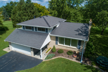 4890 W Hunting Park Dr, Franklin, WI 53132-8443