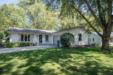 609 Norwood Ct, Waukesha, WI 53188-2744