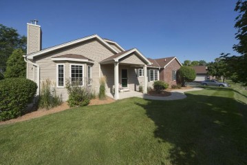 5128 S Hidden Dr, Greenfield, WI 53221-3148