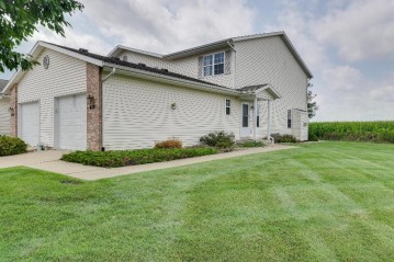 618 Warner St, Columbus, WI 53925