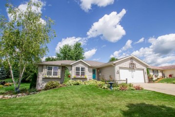 828 Wild Rose Way, Watertown, WI 53094-7707