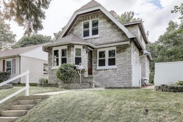 6416 W Oconto Pl 6416A, West Allis, WI 53219-1455