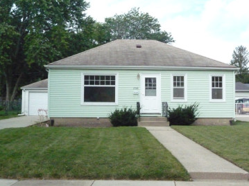 1728 Orchard St, Racine, WI 53405-3721