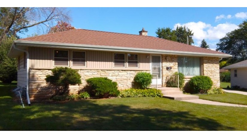 2912 S Cleveland Park Dr West Allis, WI 53219 by First Weber Inc- Greenfield $169,900