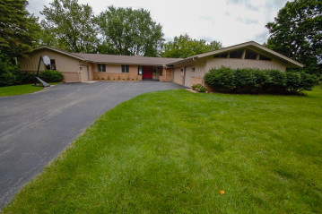 7901 W Edgerton Ave, Greendale, WI 53129-1019