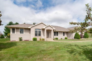 423 Ridgeview Ct, Tomah, WI 54660-1081