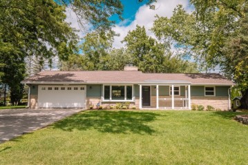 N58W21954 Maclynn Dr, Menomonee Falls, WI 53051-5300