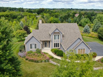 1635 Fox Hollow Ln, Cedarburg, WI 53012-8863